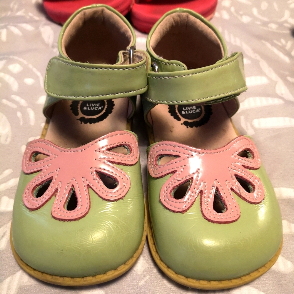 Livie and Luca Petals 8T